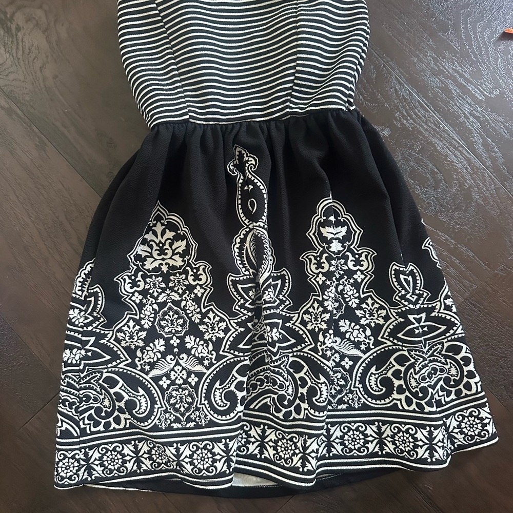 Elegant Black and White Patterned Dress